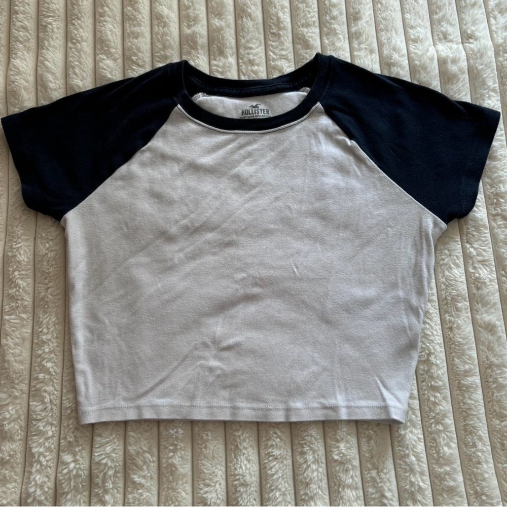Hollister Women’s Two-Tone Raglan Tee
